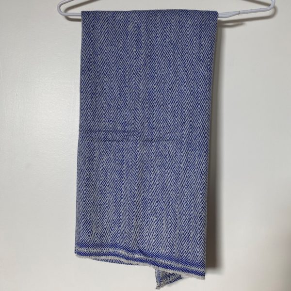 Echarpe en cachemire naturel teinté bleu Fishbone  Réf. 202326