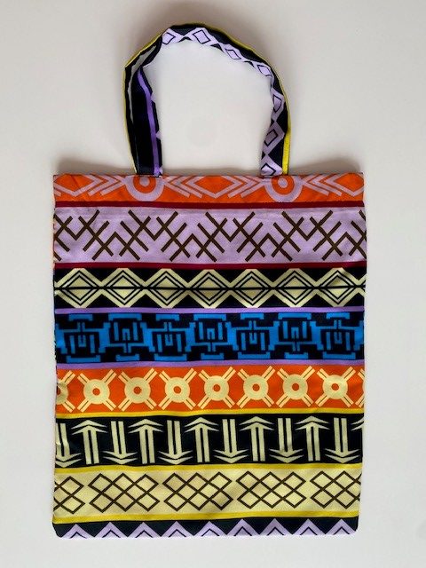 Tote bag jaune, orange, bleu, lilas et noir